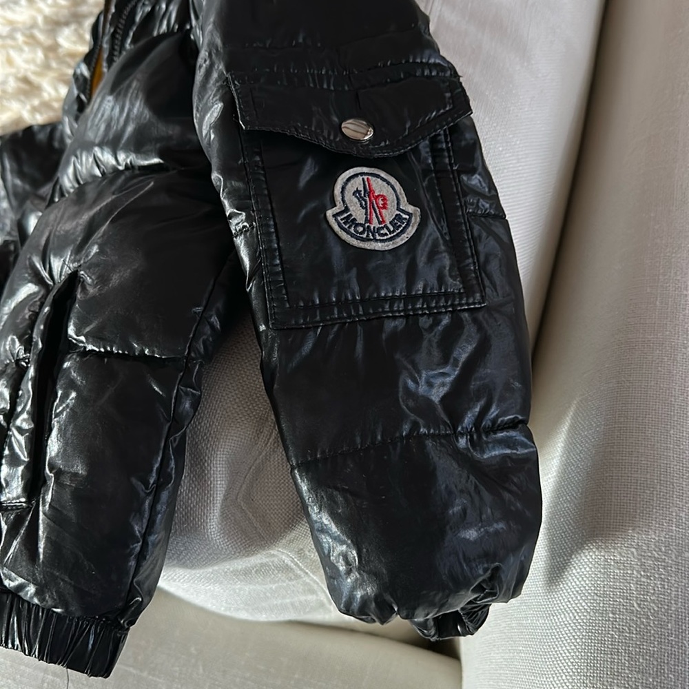 Moncler boys jacket black size 5